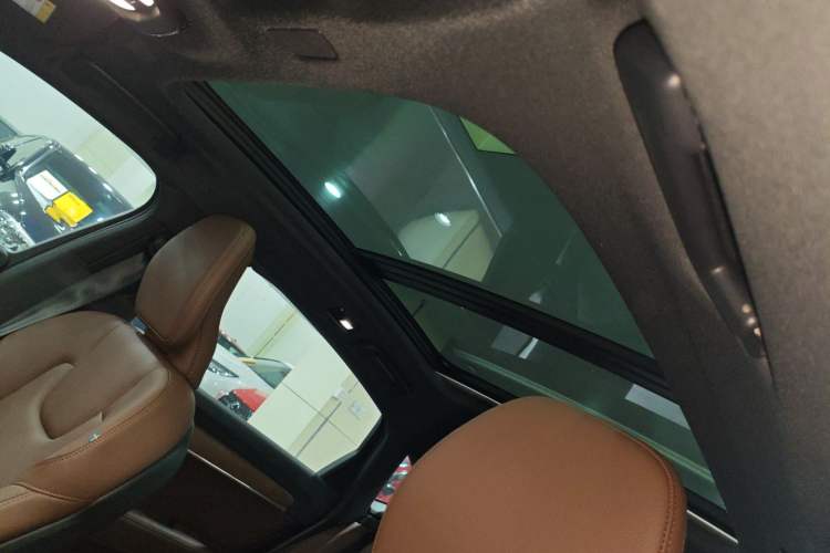 Used Volvo S90 New Energy 2025 Plug-in Hybrid Four-Wheel Drive Long-Range Zhiyi Luxury Edition
