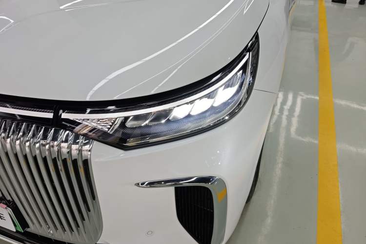 Used VOYAH Dream 2025 PHEV Four-Wheel Drive Prestige Kunpeng Edition
