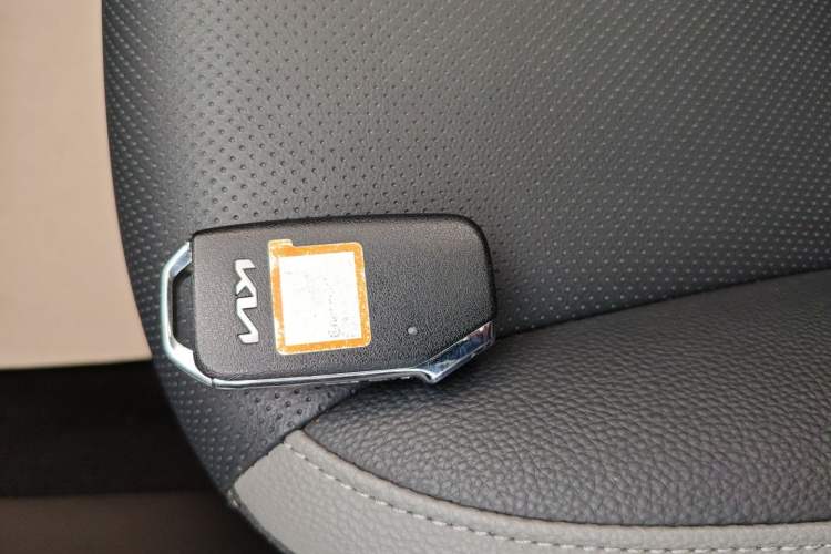 Used Kia kx1 Stonic 2021 1.4L CVT Sunroof Model
