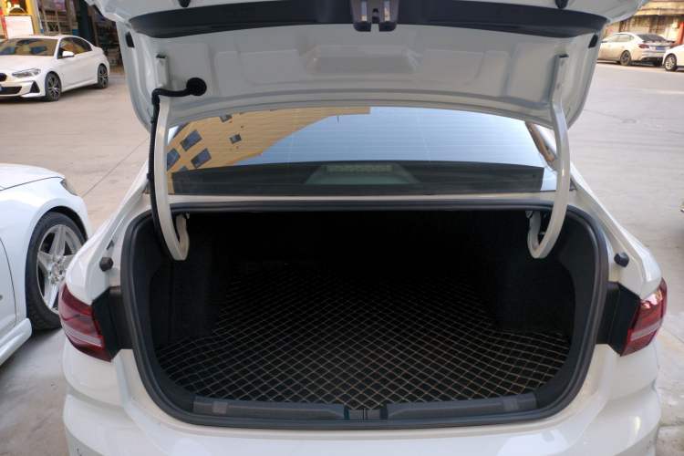 Used Volkswagen Lavida 2023 300TSI DSG Full-Comfort Edition
