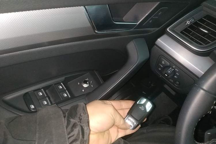 Used Audi Q5L 2022 40T Fashionable and Elegant Model
