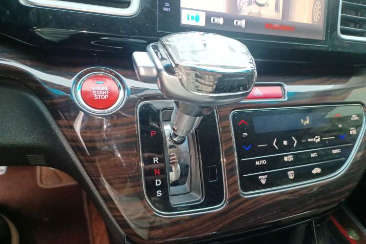 Used Honda Elysion 2016 2.4L Classic Edition
