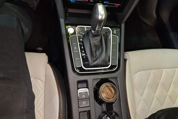 Used Volkswagen Magotan 2024 2 Million Units Zhongxiang Version 330TSI DSG Luxury Edition
