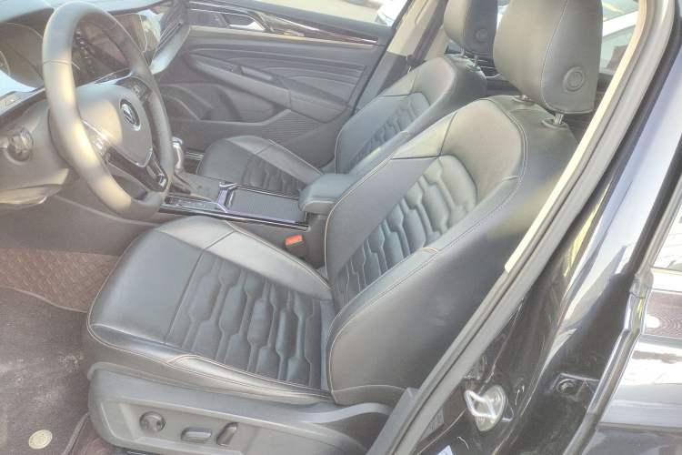 Used Volkswagen Passat 2020 Facelift 330TSI Elite Edition China VI Standard
