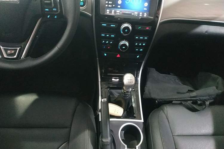 Used Haval H2 2017 Red-Label 1.5T Manual Two-Wheel-Drive Elite Model
