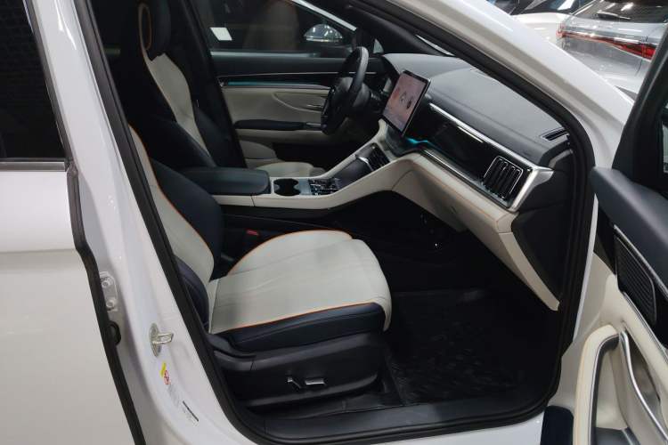 Used BYD Song PLUS New Energy 2023 Champion Edition EV 520KM Prestige Model
