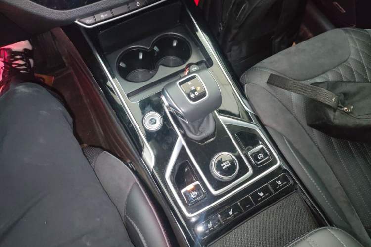 Used Hongqi HS5 2022 Revised Version 2.0T Smart Connect Flagship Edition
