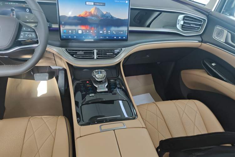 Used Denza D9 2024 DM-i 980 Four-Wheel Drive Flagship Model
