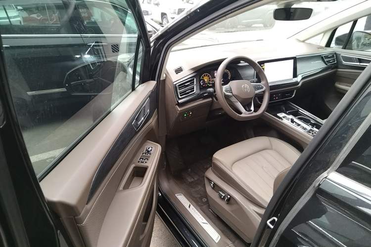 Used Volkswagen Viloran 2024 330TSI Luxury Edition