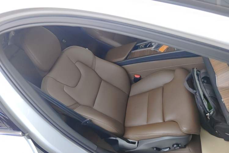 Used Volvo XC60 2024 B5 4x4 Smart Luxury Edition
