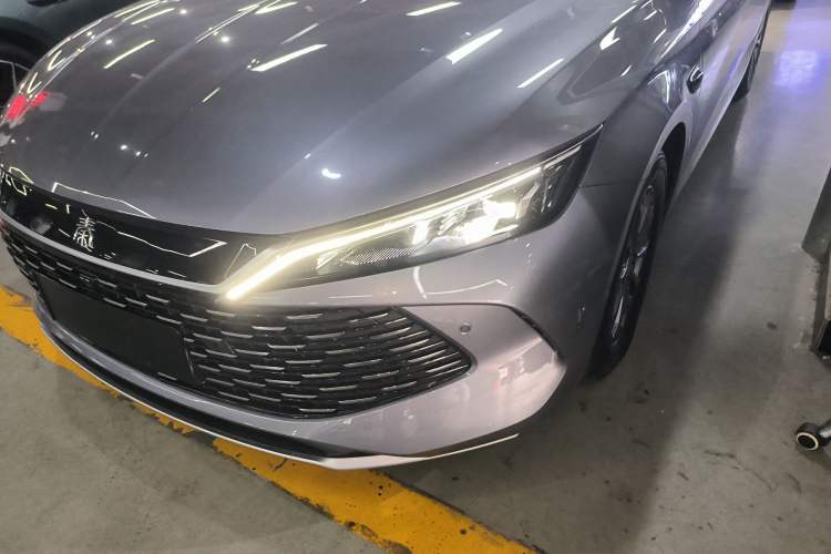 Used BYD Qin L 2025 DM-i Smart Drive 80KM Leading Model
