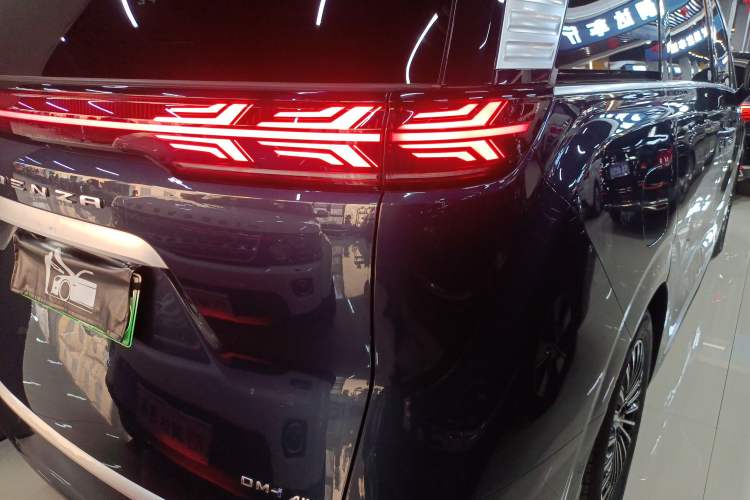 Used Denza D9 2022 DM-i 970 Four-Wheel Drive Flagship Model
