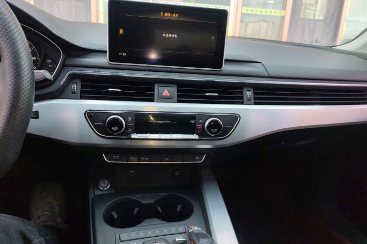 Used Audi A4L 2018 30th Anniversary Edition 40 TFSI Fashion Model
