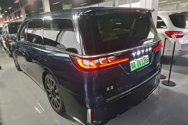 Used VOYAH Dream 2025 EV Four-Wheel Drive Flagship Kunpeng Edition
