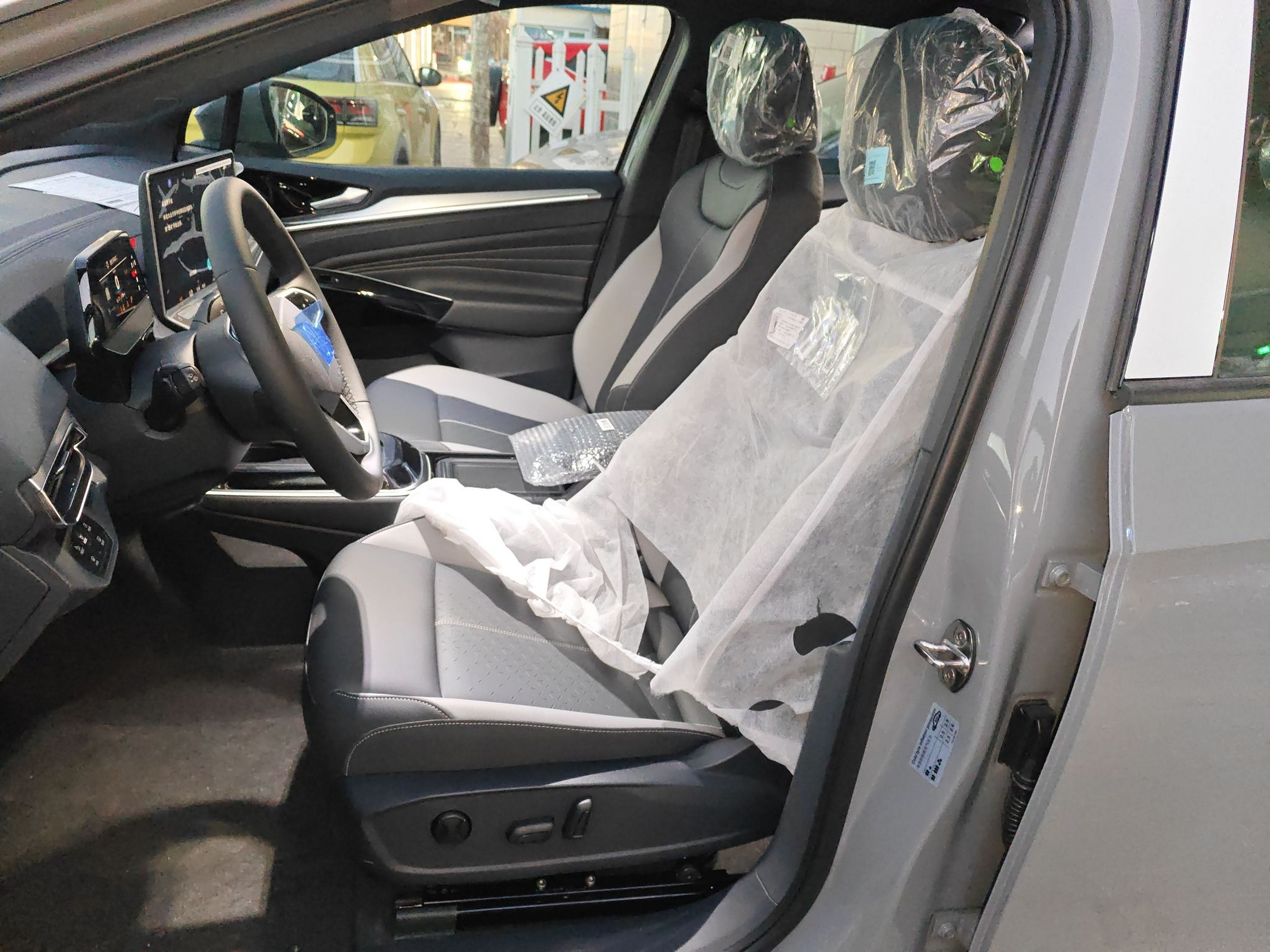 Переднее сиденье в автомобиле