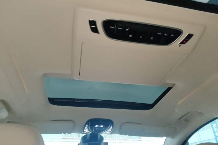 Used VOYAH Dream 2024 PHEV Ultra-Long Range Flagship Edition