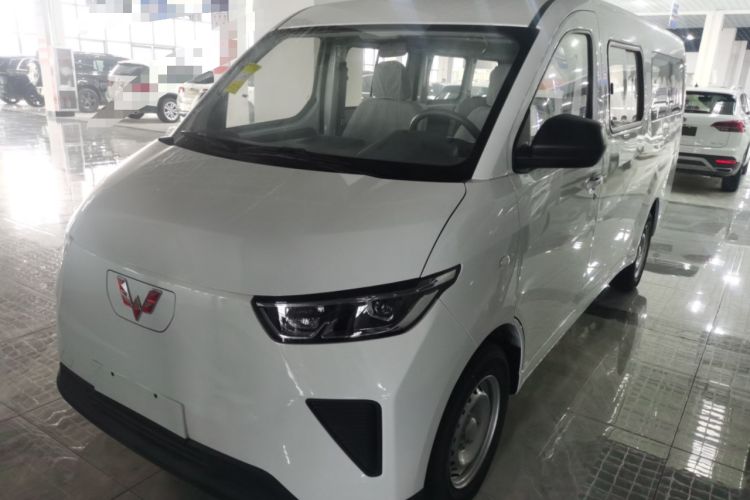 Used Wuling Yangguang 2024 300KM Comfort Version Passenger Van 75kW