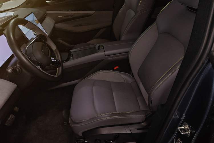 Used Lynk & Co 08 EM-P 2025 245km Ultra-Long Range Halo