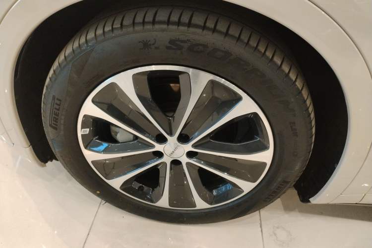 Used Hima Luxeed R7 2025 Range-Extended Version 251 km Max