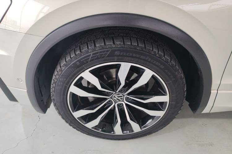 Used Volkswagen Tiguan L 2021 330TSI Automatic Two-Wheel Drive R-Line Enhanced Edition
