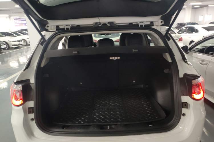 Used  Compass 2020 220T Automatic Leading Edition
