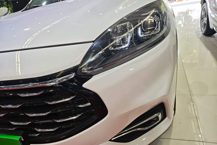 Used Ford Escape 2020 EcoBoost 245 Two-Wheel-Drive Titanium Edition
