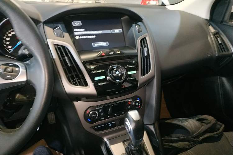 Used Ford Focus 2012 Sedan 1.6L Automatic Fashion Edition
