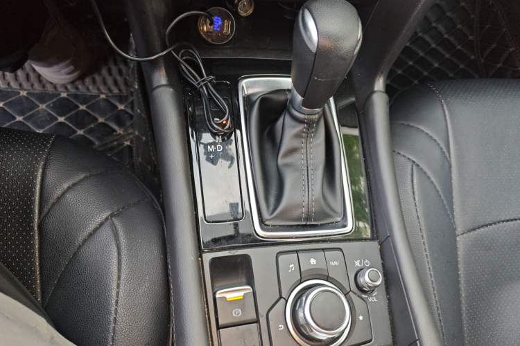 Used Mazda Mazda 3 Axela 2019 Cloud-Controlled Sedan 1.5L Automatic Luxury Model China VI Standard
