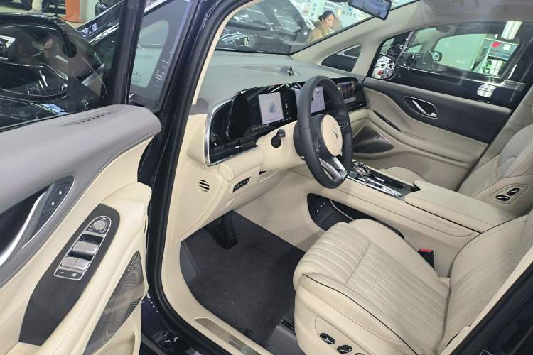 Used VOYAH Dream 2024 PHEV Ultra-Long Range Flagship Edition
