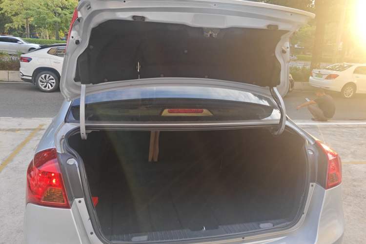 Used Buick Excelle 2013 1.5L Automatic Classic Model
