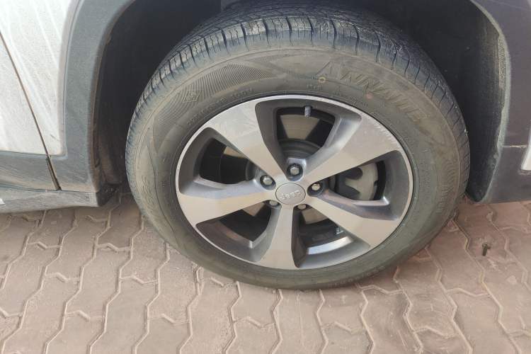 Used Jeep Cherokee 2019 2.0T Four-Wheel Drive Explorer Edition China VI Emission Standard