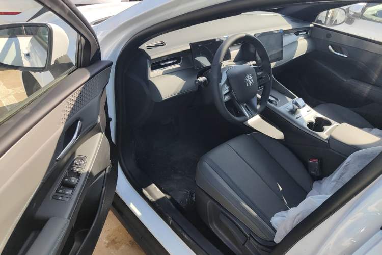 Used BYD Qin PLUS 2025 DM-i Smart Drive 55KM Leading Model
