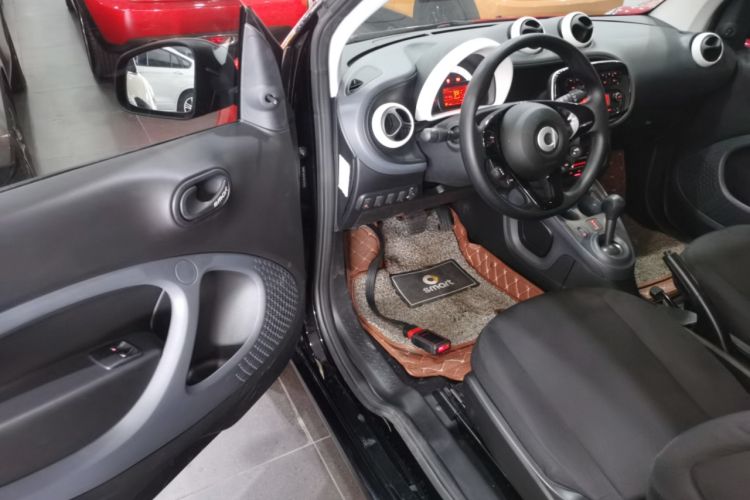 Used  fortwo 2015 1.0L 52 kW hardtop Dynamic version
