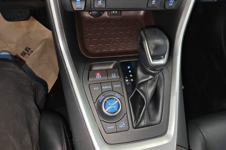 Used Toyota RAV4 2021 2.0L CVT Four-Wheel Drive Premium Edition
