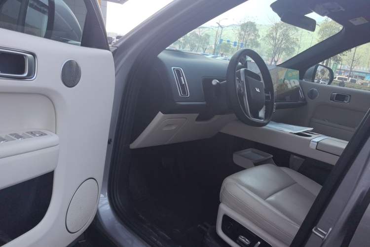 Used Li Auto L8 2023 Pro Model
