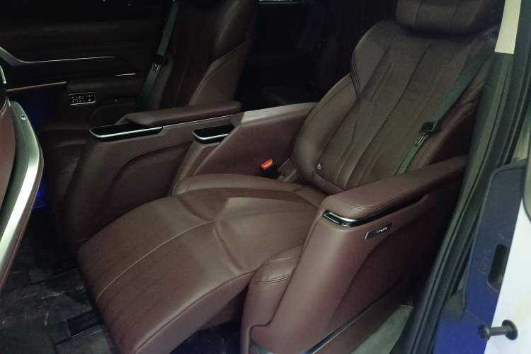 Used Buick Century 2023 2.0T Six-Seater Yinshi Edition
