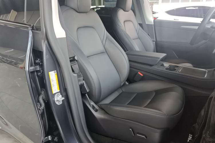 Used Tesla Model Y 2024 Rear-Wheel-Drive Version
