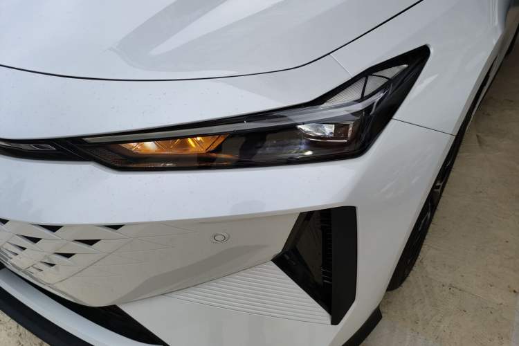 Used Changan UNI-V iDD 2024 Blue Whale Smart Electric iDD 136km Smart & Fun Model
