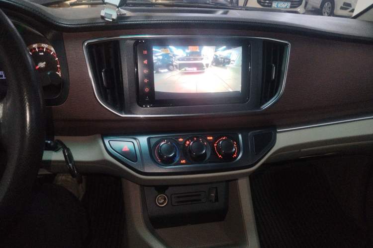 Used FORTHING Lingzhi 2018 M5L 1.6L 7-Seater Luxury Model