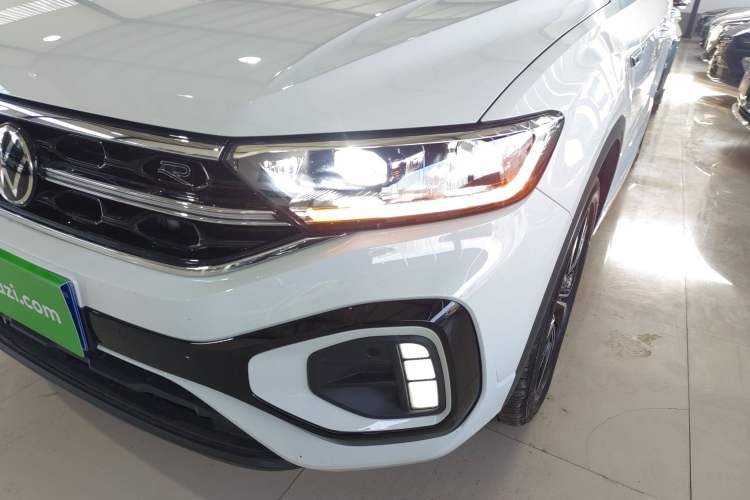 Used Volkswagen T-ROC 2024 300TSI DSG Two-Wheel-Drive Chen Guang Edition
