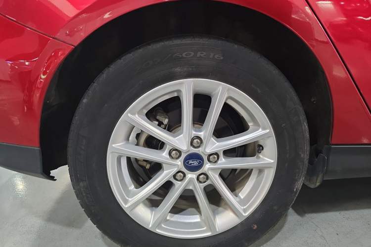 Used Ford Focus 2017 Hatchback 1.6L Automatic Fashion Edition Smart Drive Version
