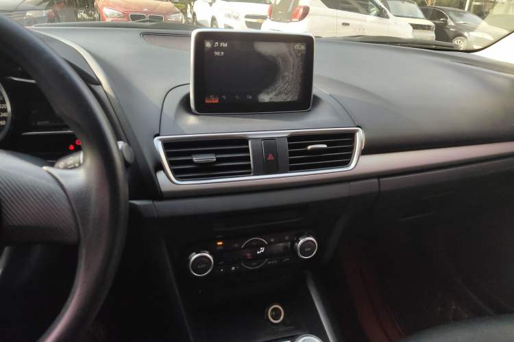 Used Mazda Mazda 3 Axela 2016 Sedan 1.5L Manual Luxury Model