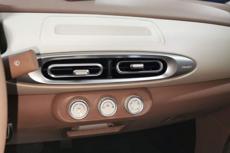 Used Wuling Hongguang MINIEV 2025 Four-Door Version Advanced Edition
