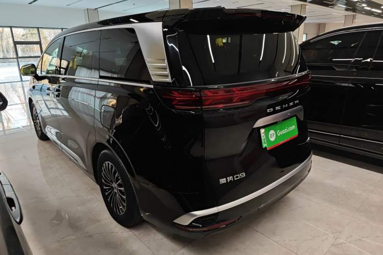 Used Denza D9 2025 DM-i Intelligent Drive 1020 Four-Wheel Drive Flagship Model