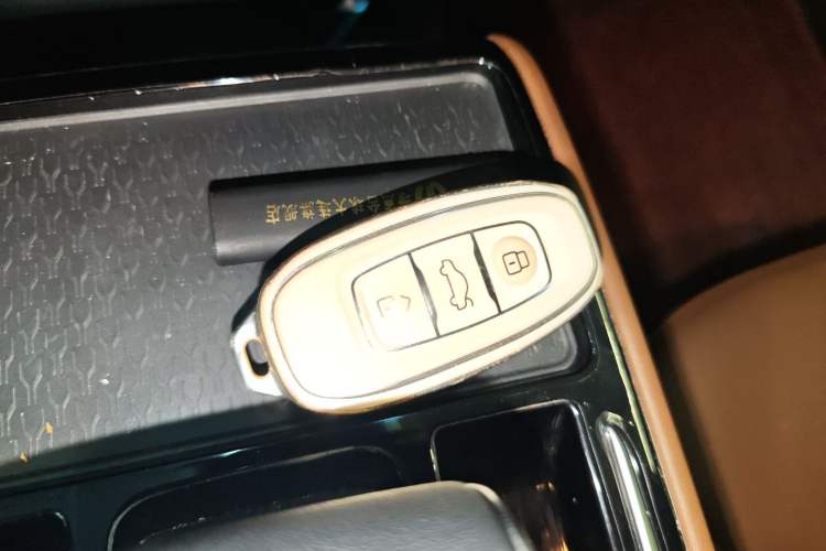 Used Hongqi E-QM5 2024 610 km PLUS
