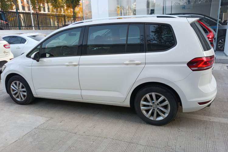 Used Volkswagen Touran 2016 Volkswagen Touran L 280TSI DSG Comfort Edition
