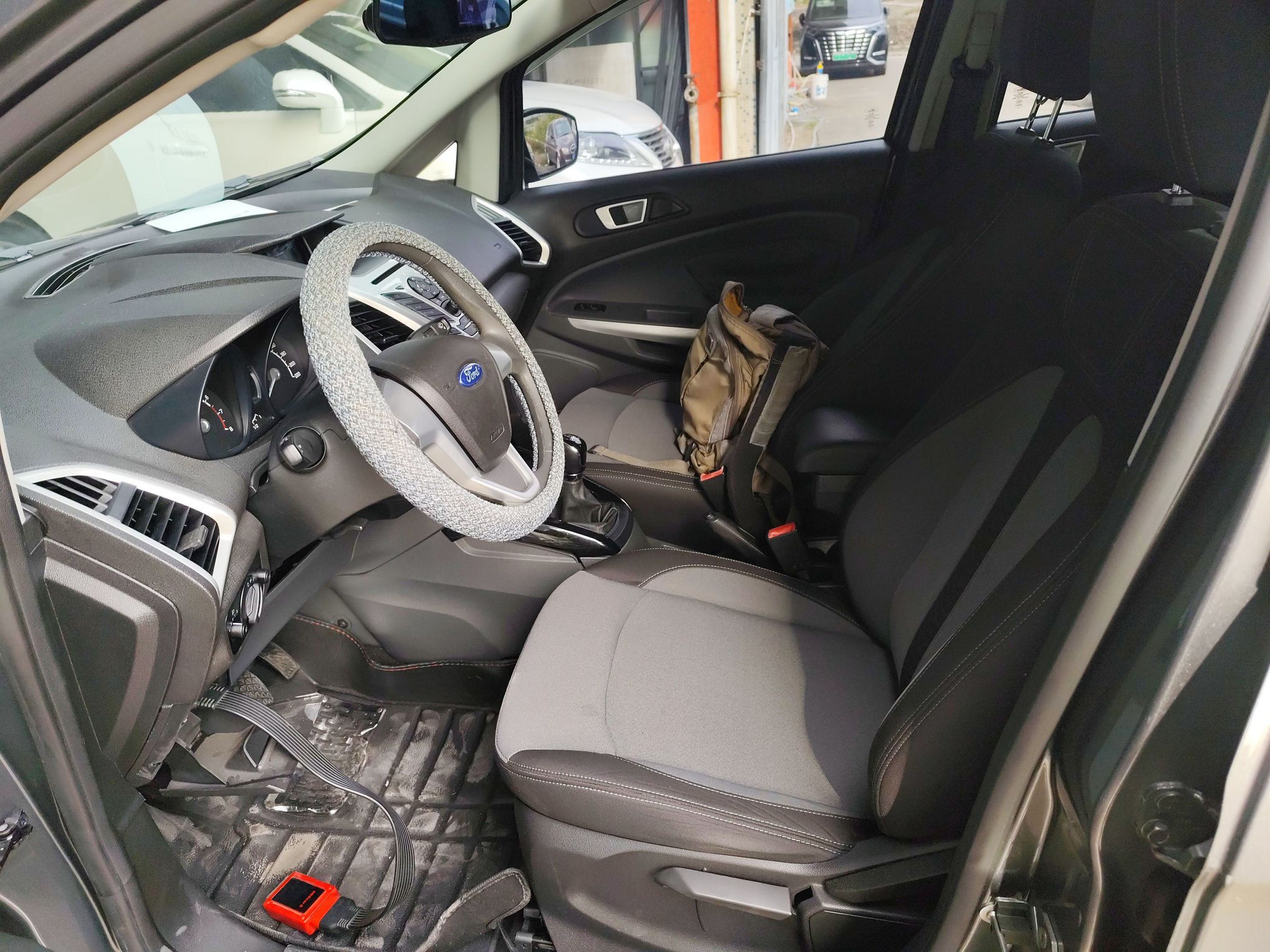 Переднее сиденье в автомобиле