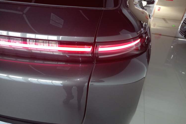 Used Li Auto L8 2023 Pro Model
