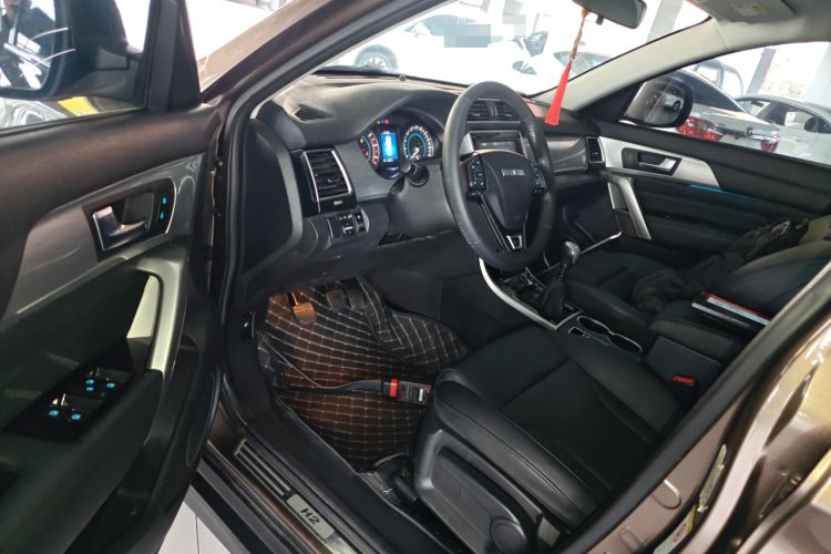 Used Haval H2 2017 Red-Label 1.5T Manual Two-Wheel Drive Luxury Model
