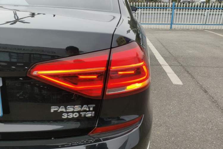 Used Volkswagen Passat 2017 330TSI DSG Luxury Edition
